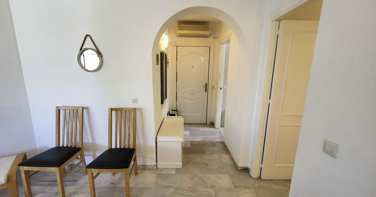 Apartamento en planta media en Calahonda, Calahonda, 4/12