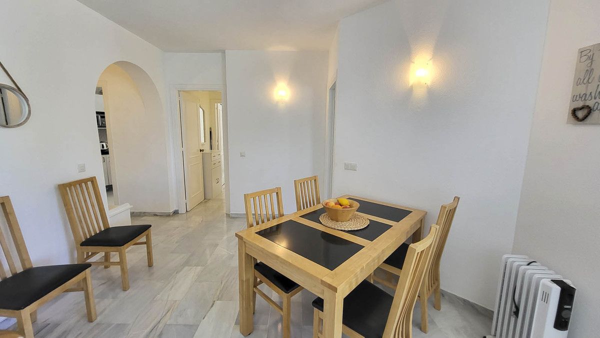 Apartamento en planta media en Calahonda, Calahonda, 5/12