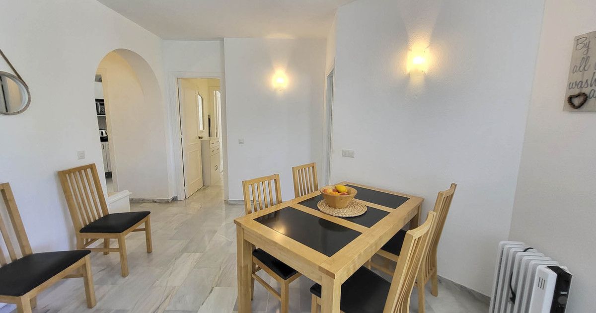 Apartamento en planta media en Calahonda, Calahonda, 5/12