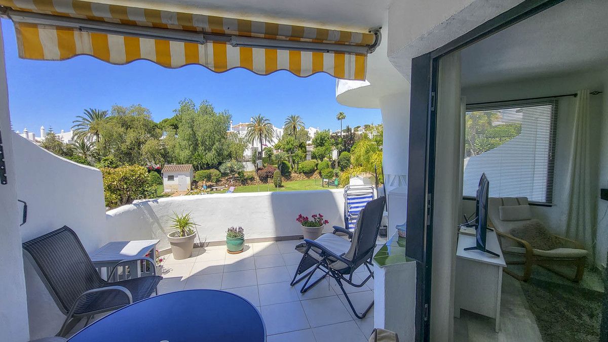 Apartamento en planta media en Calahonda, Calahonda, 8/12