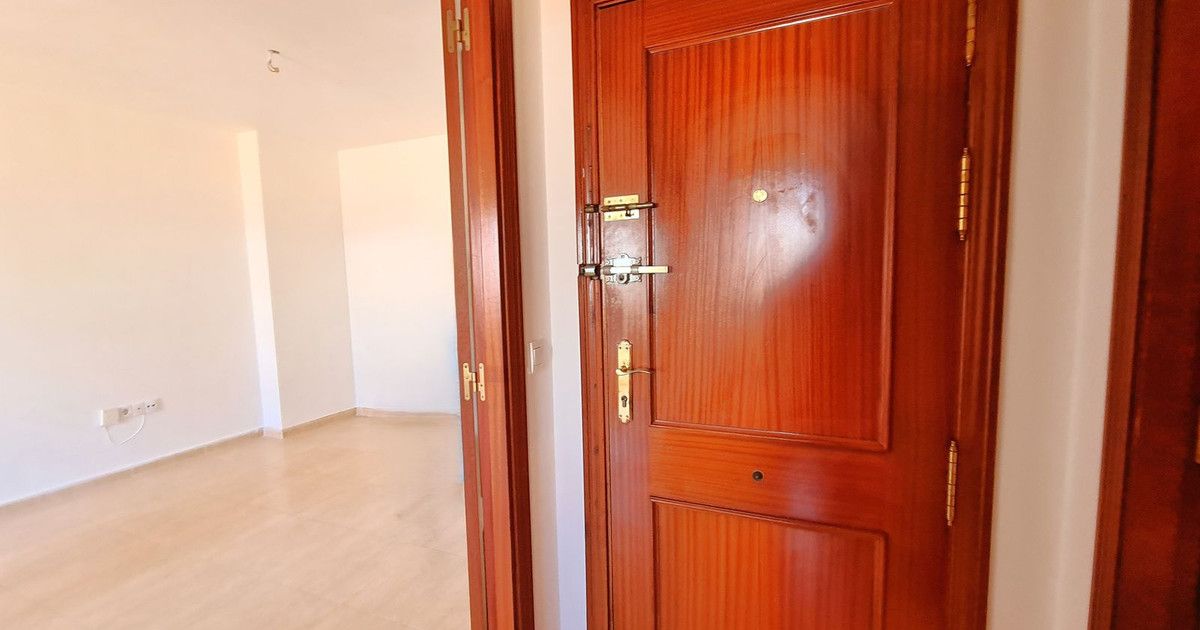 Middle Floor Apartment in San Luis de Sabinillas, San Luis de Sabinillas, 12/12
