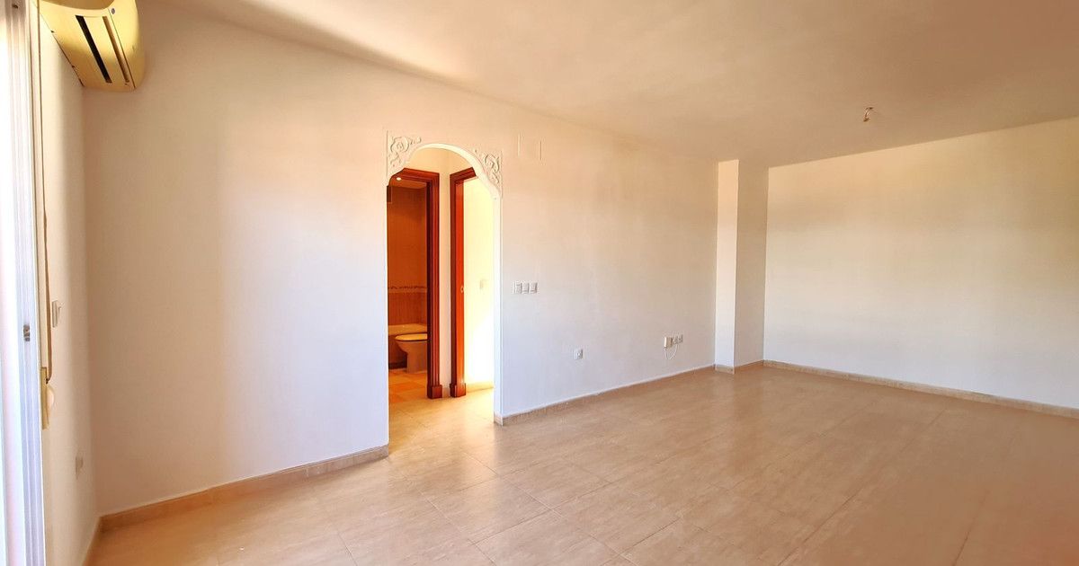 Middle Floor Apartment in San Luis de Sabinillas, San Luis de Sabinillas, 4/12