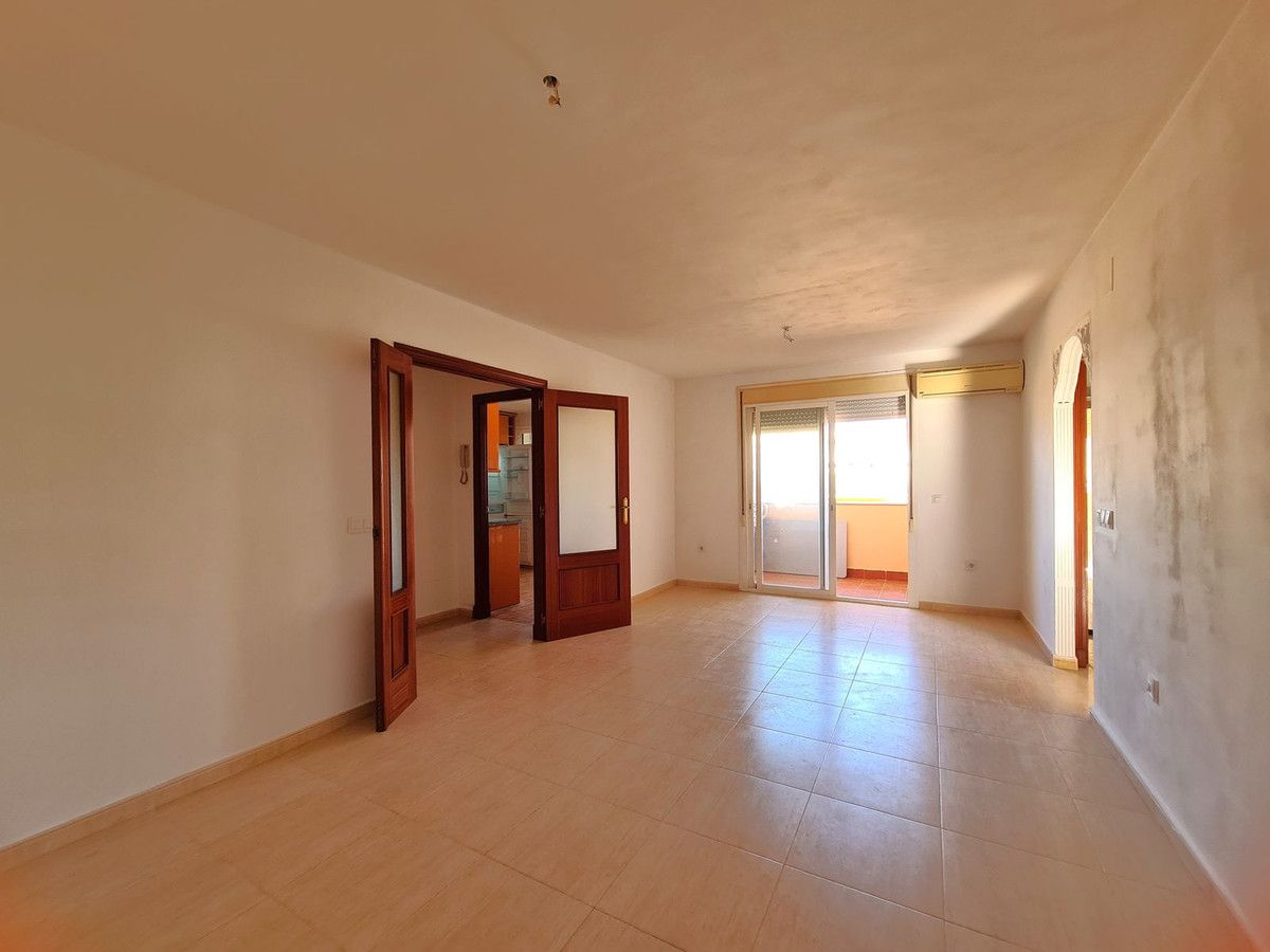 Middle Floor Apartment in San Luis de Sabinillas, San Luis de Sabinillas, 5/12
