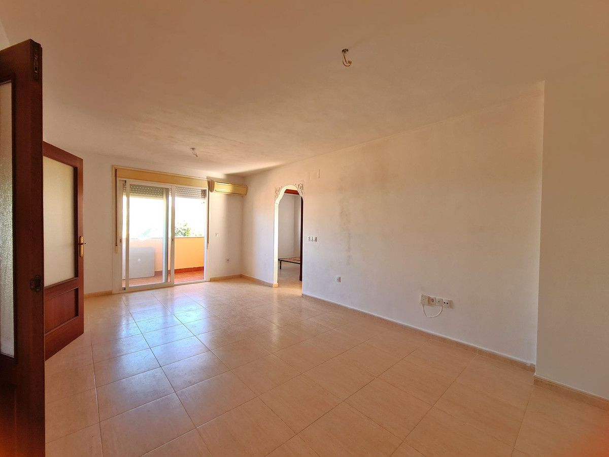Middle Floor Apartment in San Luis de Sabinillas, San Luis de Sabinillas, 6/12