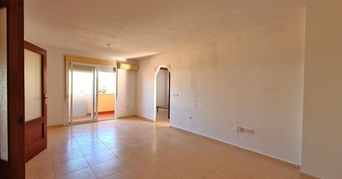 Middle Floor Apartment in San Luis de Sabinillas, San Luis de Sabinillas, 6/12