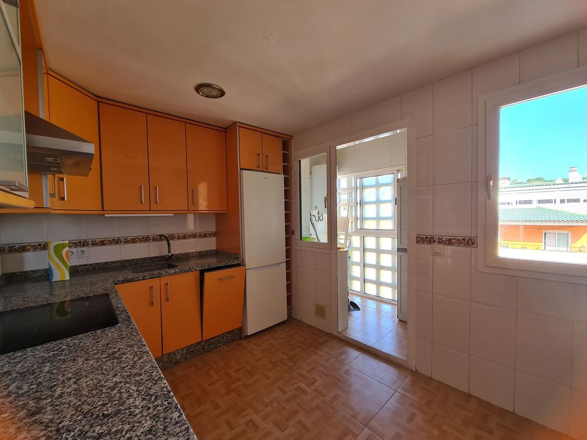 Middle Floor Apartment in San Luis de Sabinillas, San Luis de Sabinillas, 9/12