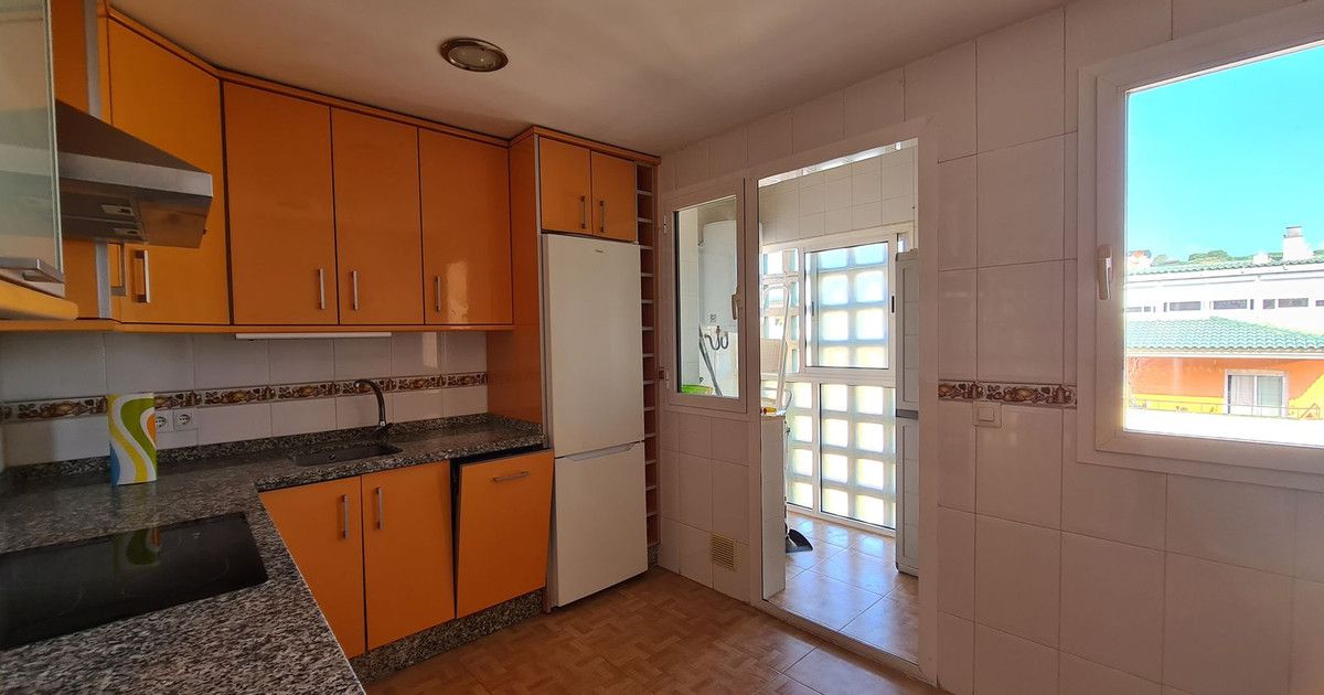 Middle Floor Apartment in San Luis de Sabinillas, San Luis de Sabinillas, 9/12