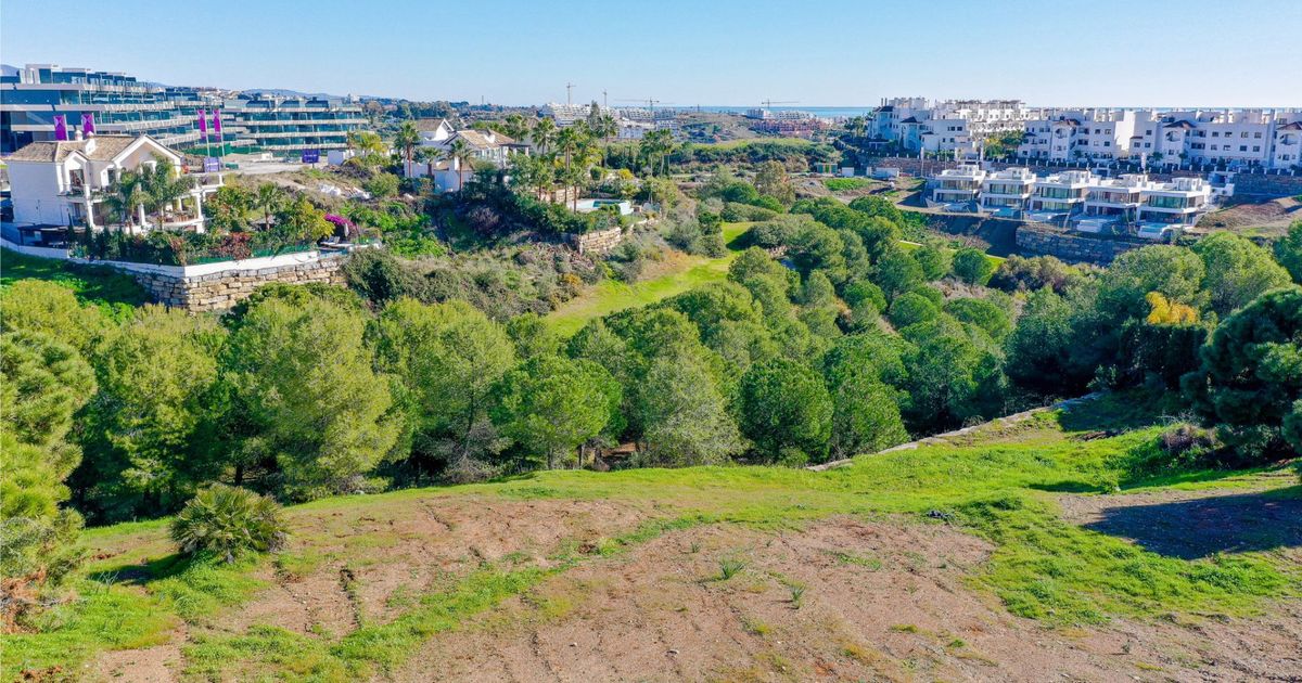 Plot in Estepona, La Resina Golf, Estepona, 2/9