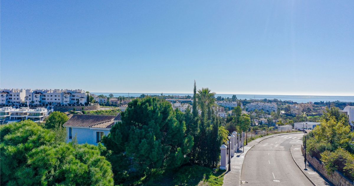 Plot in Estepona, La Resina Golf, Estepona, 3/9