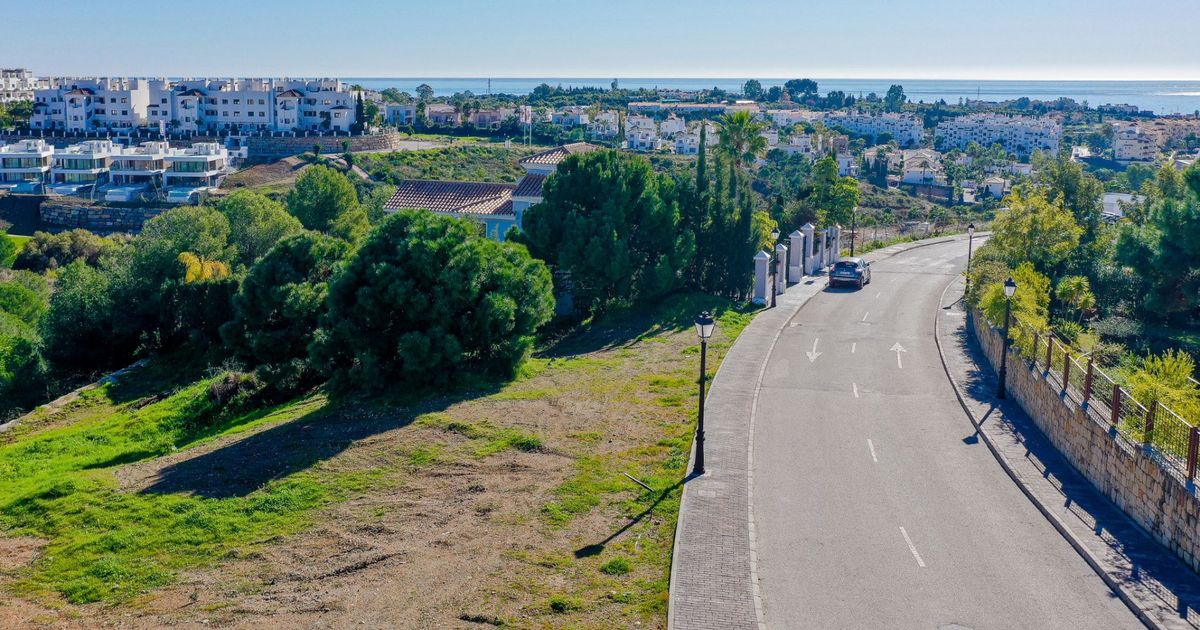 Plot in Estepona, La Resina Golf, Estepona, 5/9