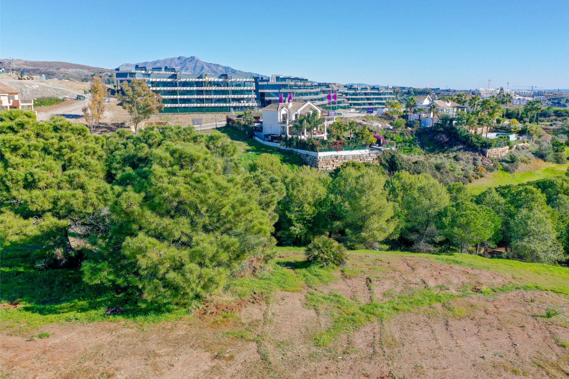 Plot in Estepona, La Resina Golf, Estepona, 6/9
