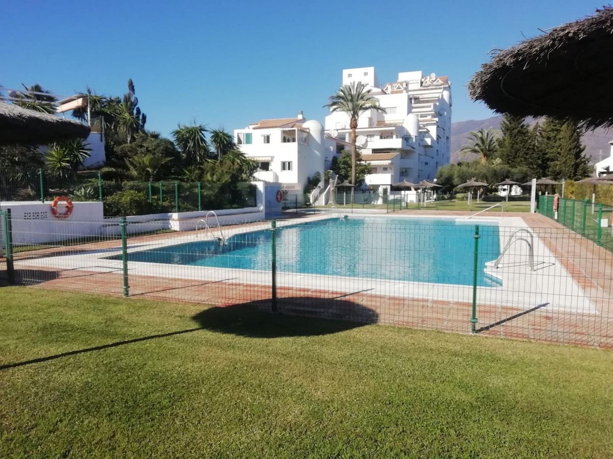Apartamento en planta media en Estepona, Estepona, 1/12