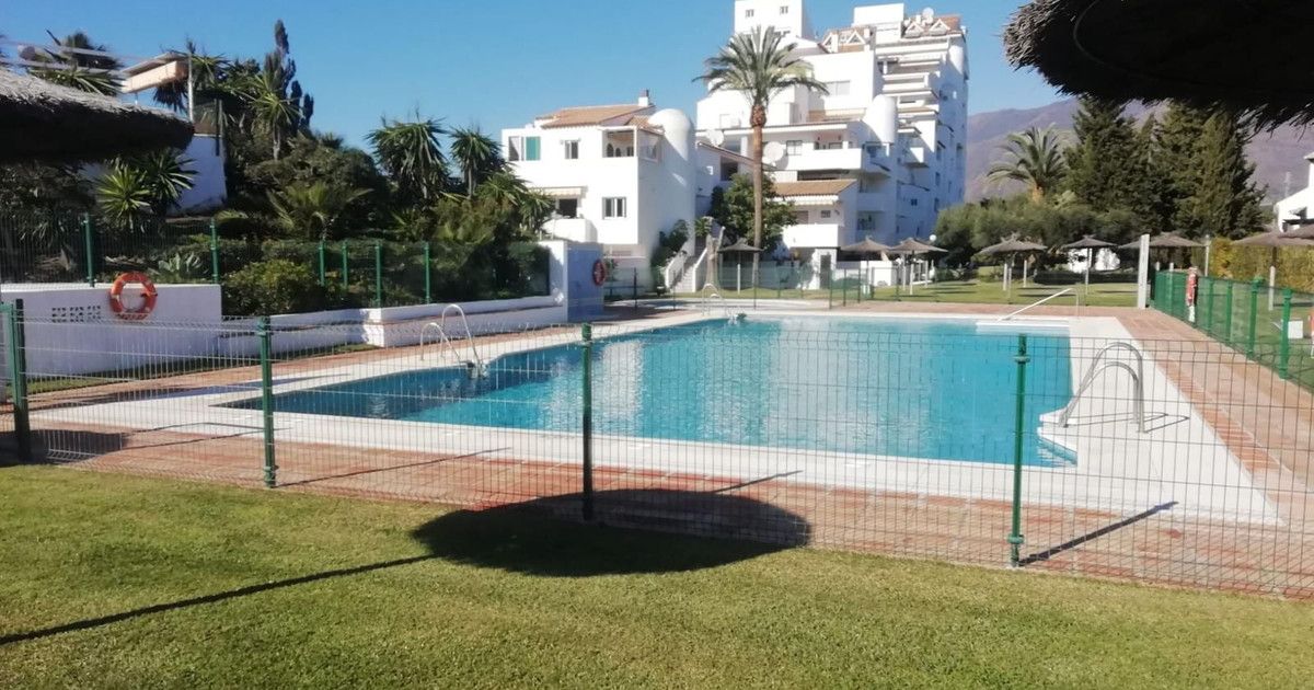 Apartamento en planta media en Estepona, Estepona, 1/12