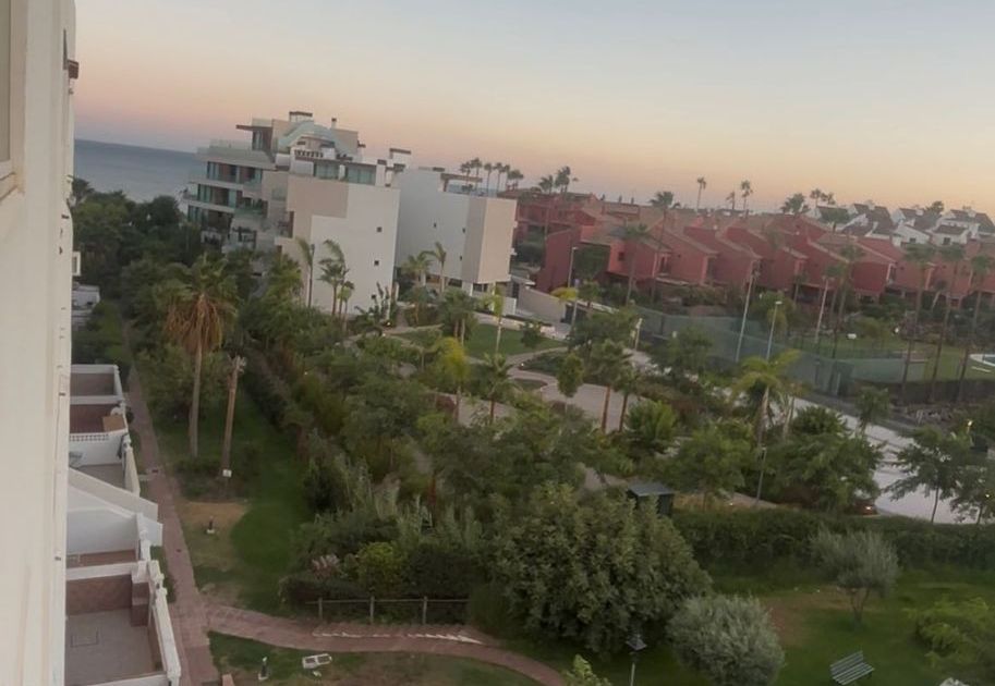 Apartamento en planta media en Estepona, Estepona, 9/12