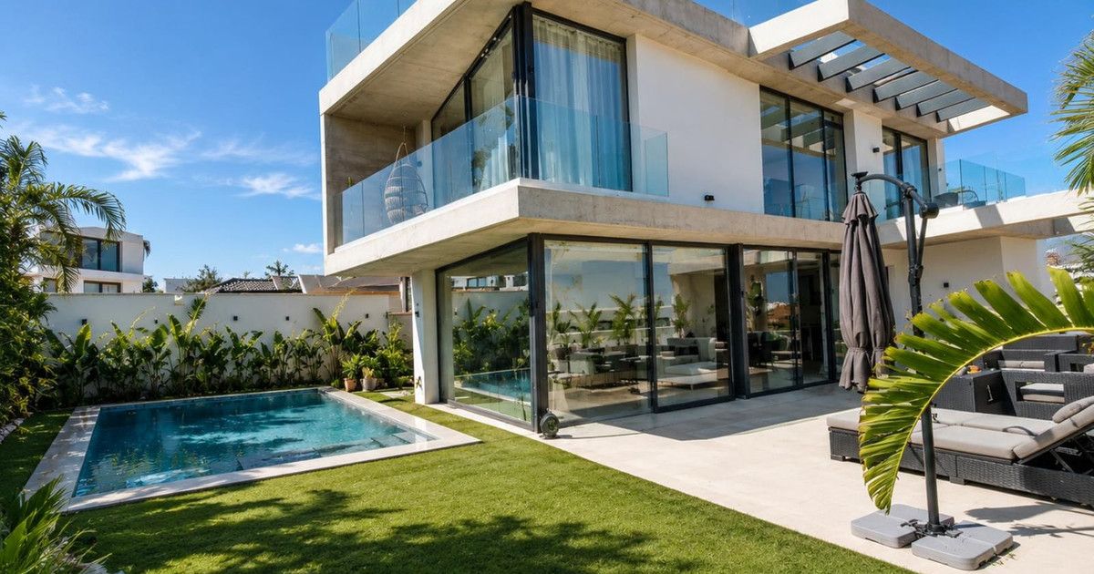 Detached Villa in Nueva Andalucía, Nueva Andalucía, 1/12