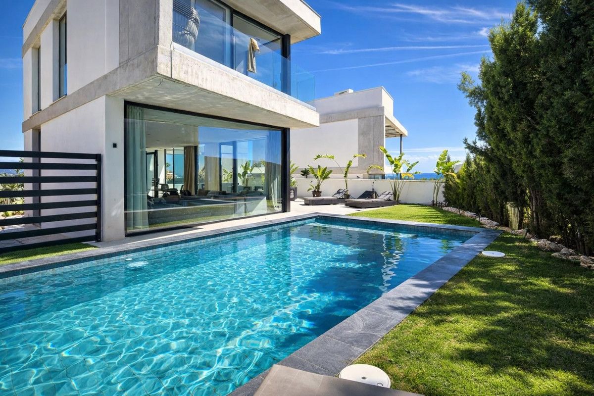 Detached Villa in Nueva Andalucía, Nueva Andalucía, 2/12