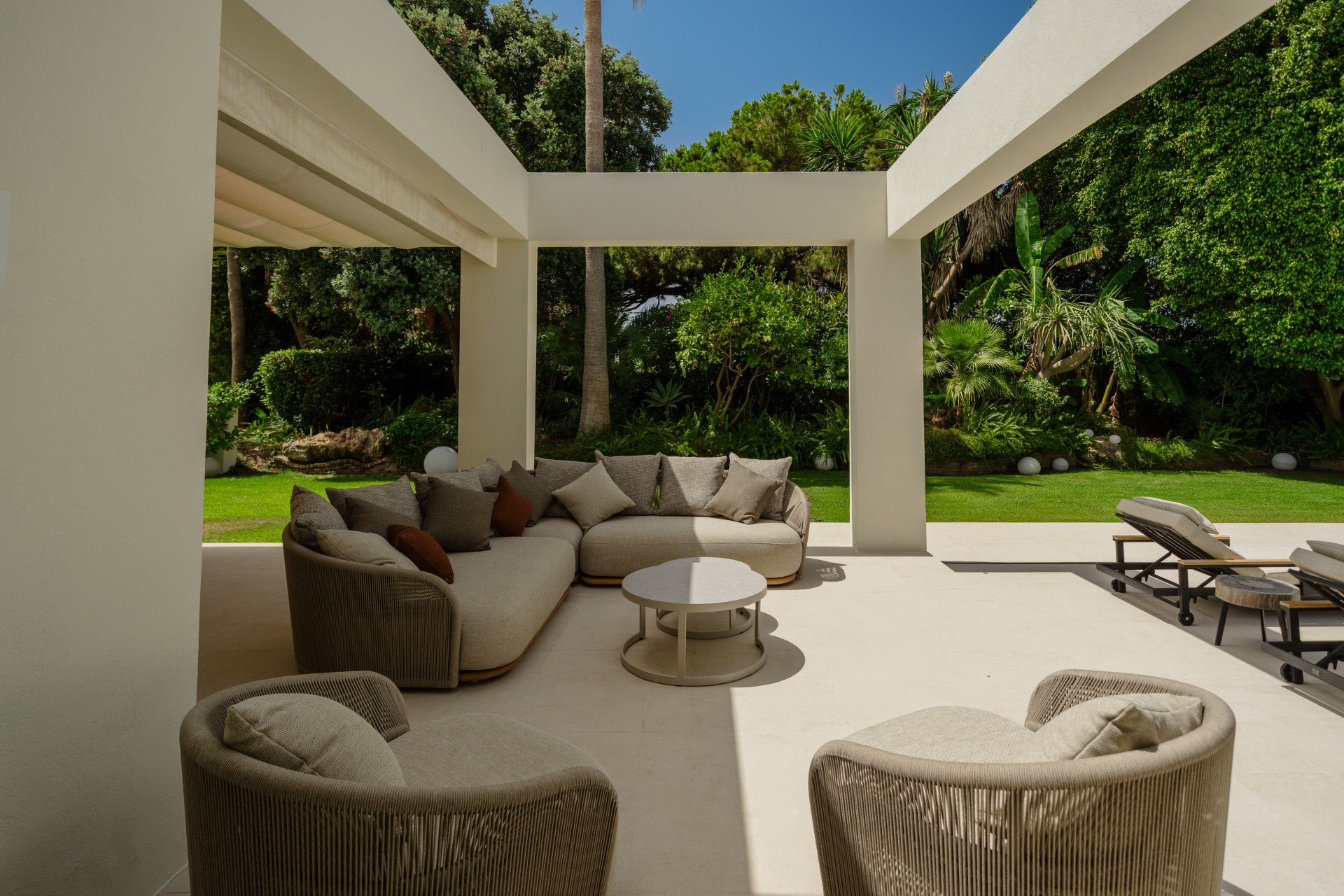 Villa in Marbella East, Marbesa, Marbella East, 8/12