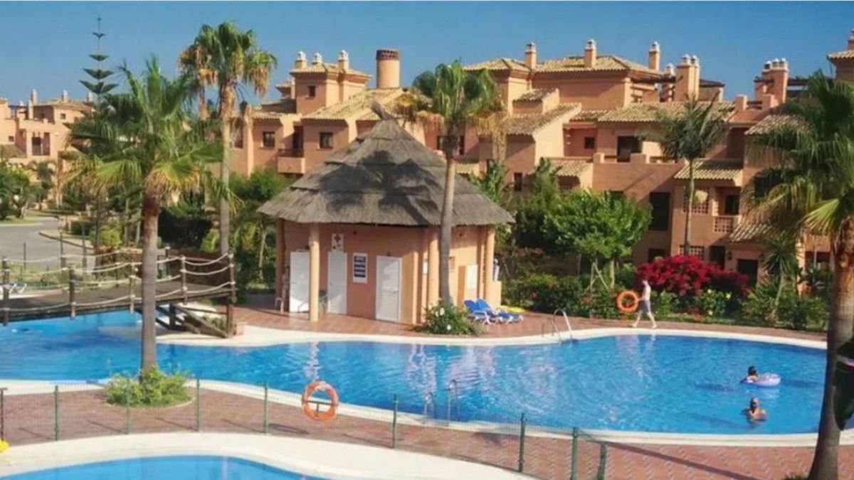 Ground Floor Apartment in Estepona, Estepona, 1/12