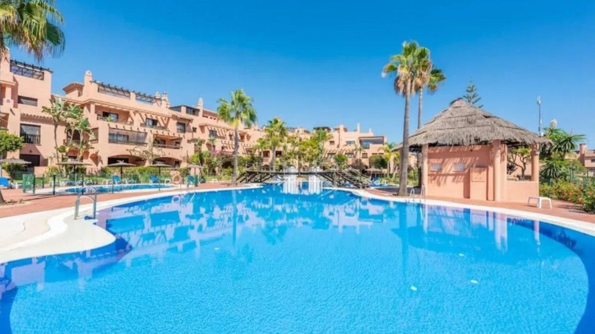 Ground Floor Apartment in Estepona, Estepona, 2/12