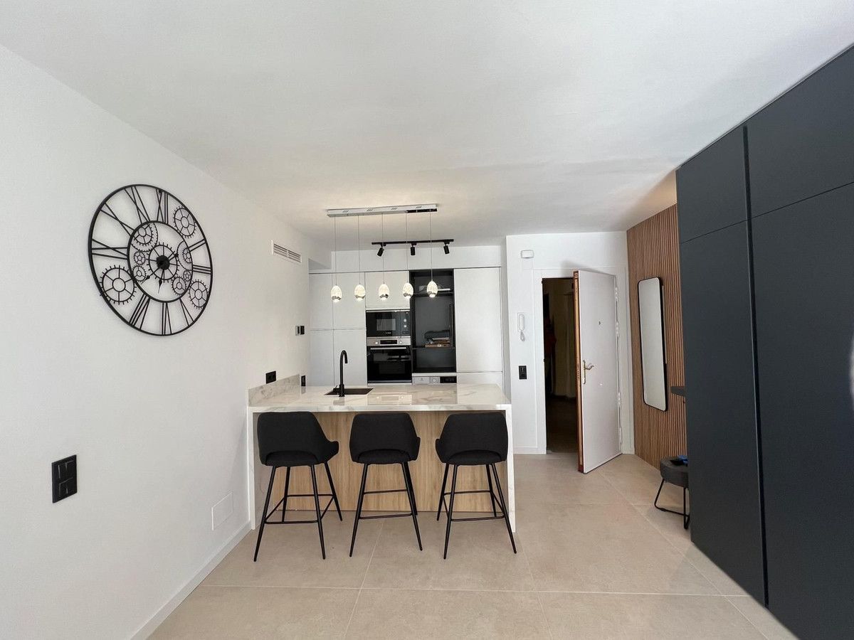 Appartement en étage moyen à Marbella, Marbella, 7/12