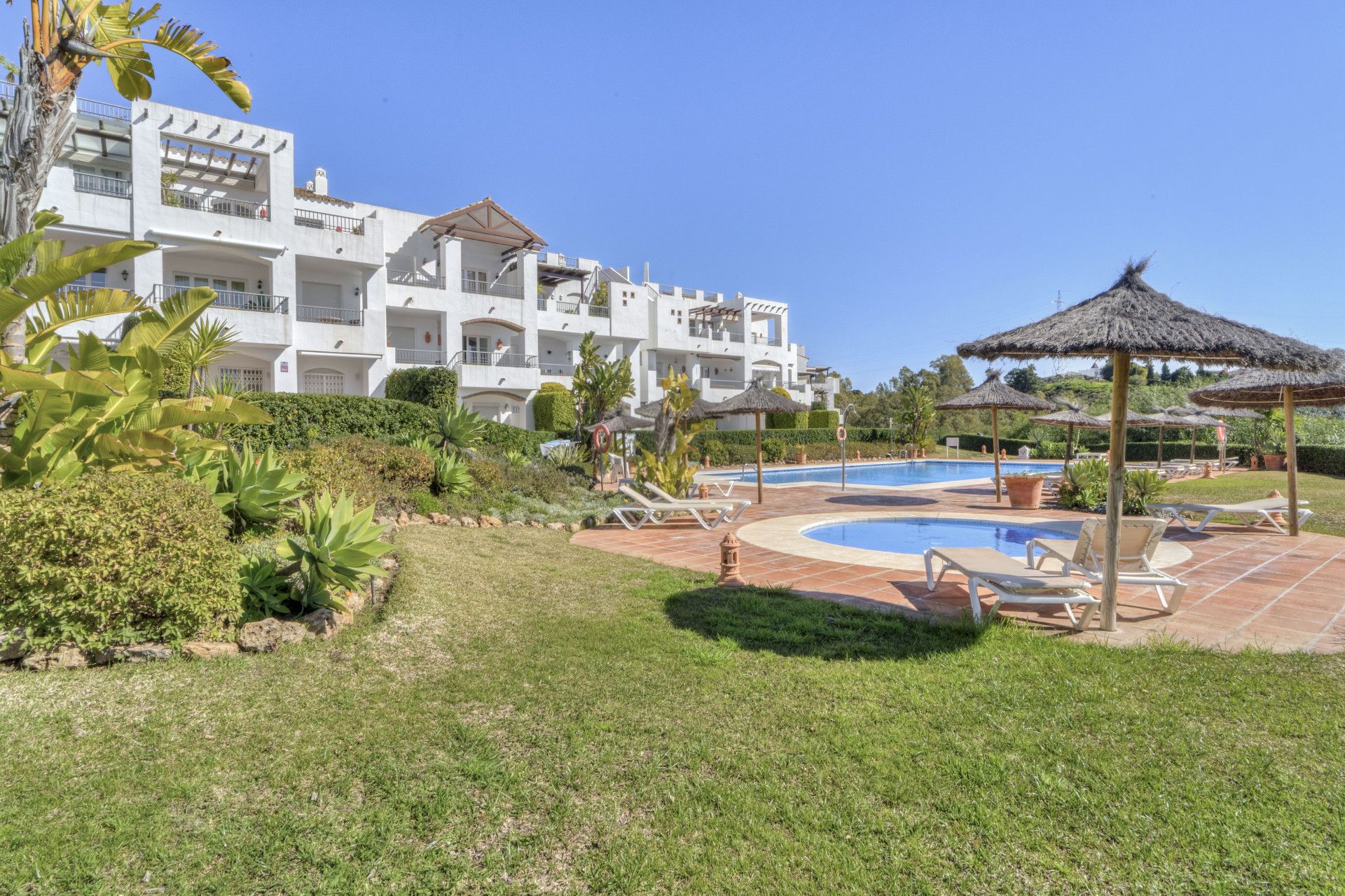 Apartment in Benahavis, Los Arqueros, Benahavis, 1/12