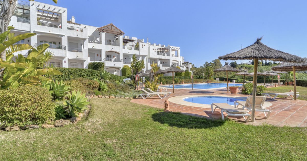 Apartment in Benahavis, Los Arqueros, Benahavis, 1/12