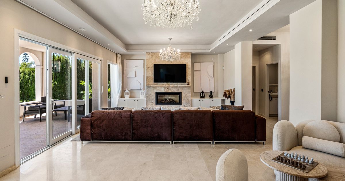 Villa in Nueva Andalucia, Nueva Andalucia, 10/12