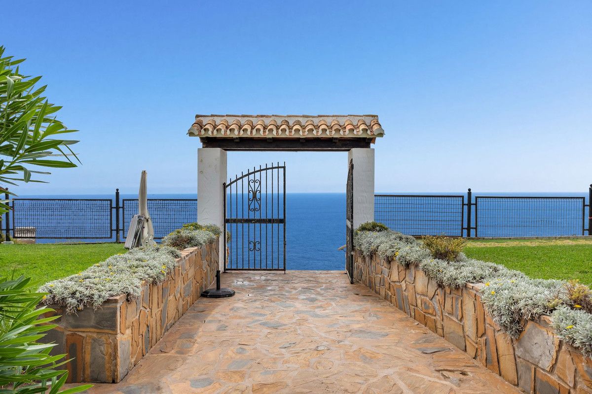 Top Floor Apartment in Marbesa, Marbesa, 2/12