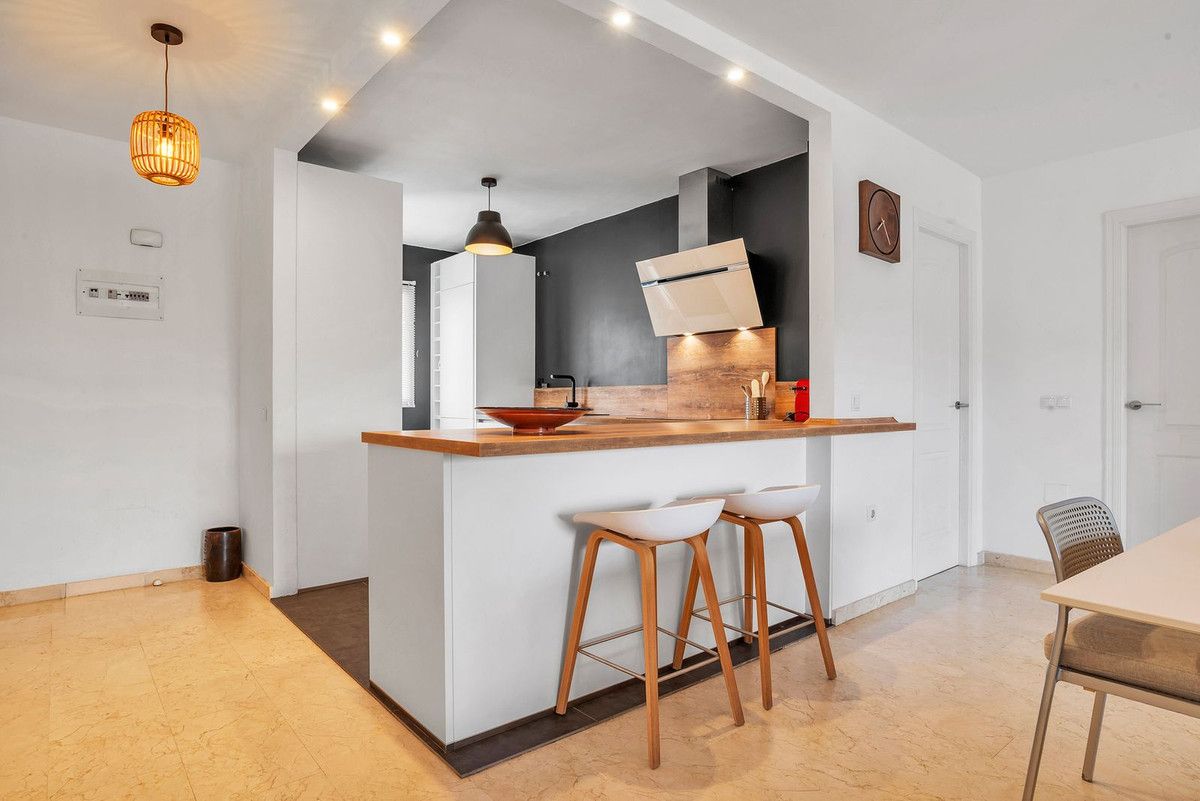 Top Floor Apartment in Marbesa, Marbesa, 4/12
