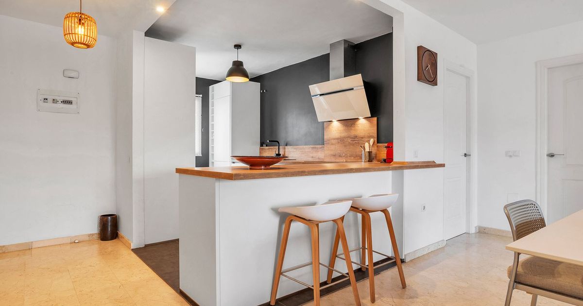 Top Floor Apartment in Marbesa, Marbesa, 4/12