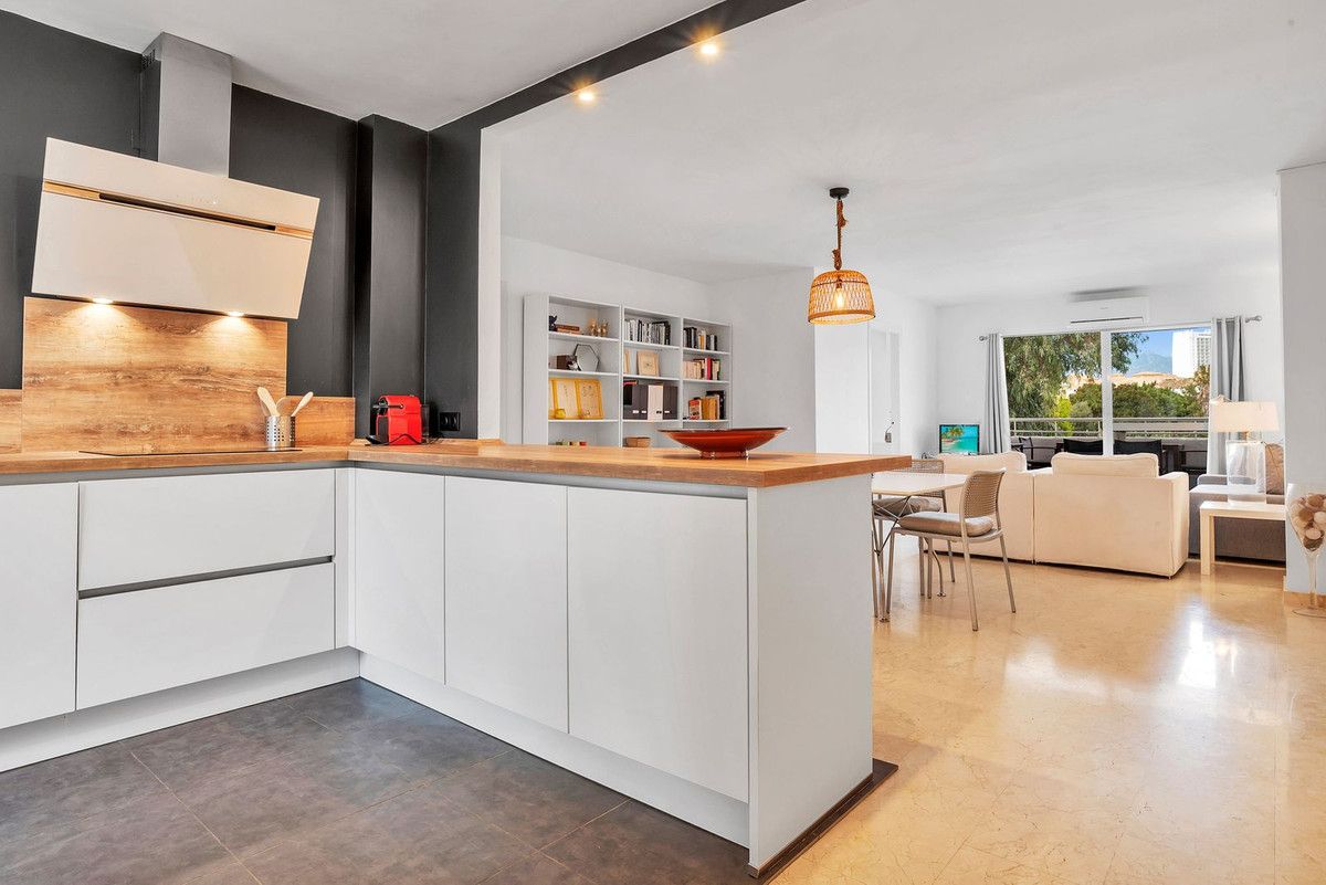 Top Floor Apartment in Marbesa, Marbesa, 5/12