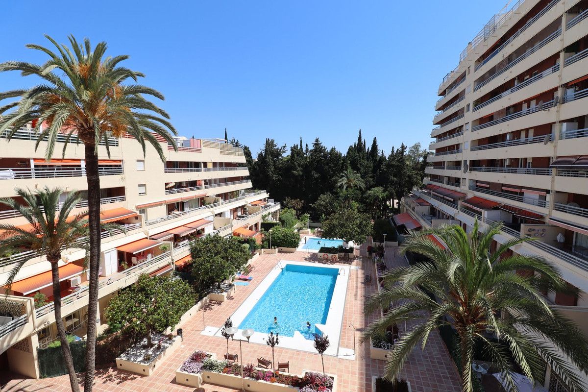 Дуплекс-пентхаус в Marbella, Marbella, 1/12