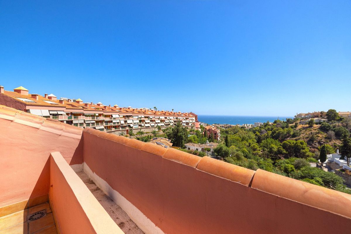 Top Floor Apartment in Fuengirola, Fuengirola, 2/12