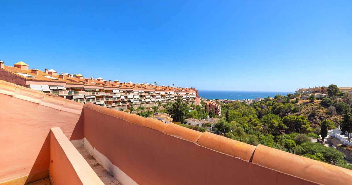 Top Floor Apartment in Fuengirola, Fuengirola, 2/12