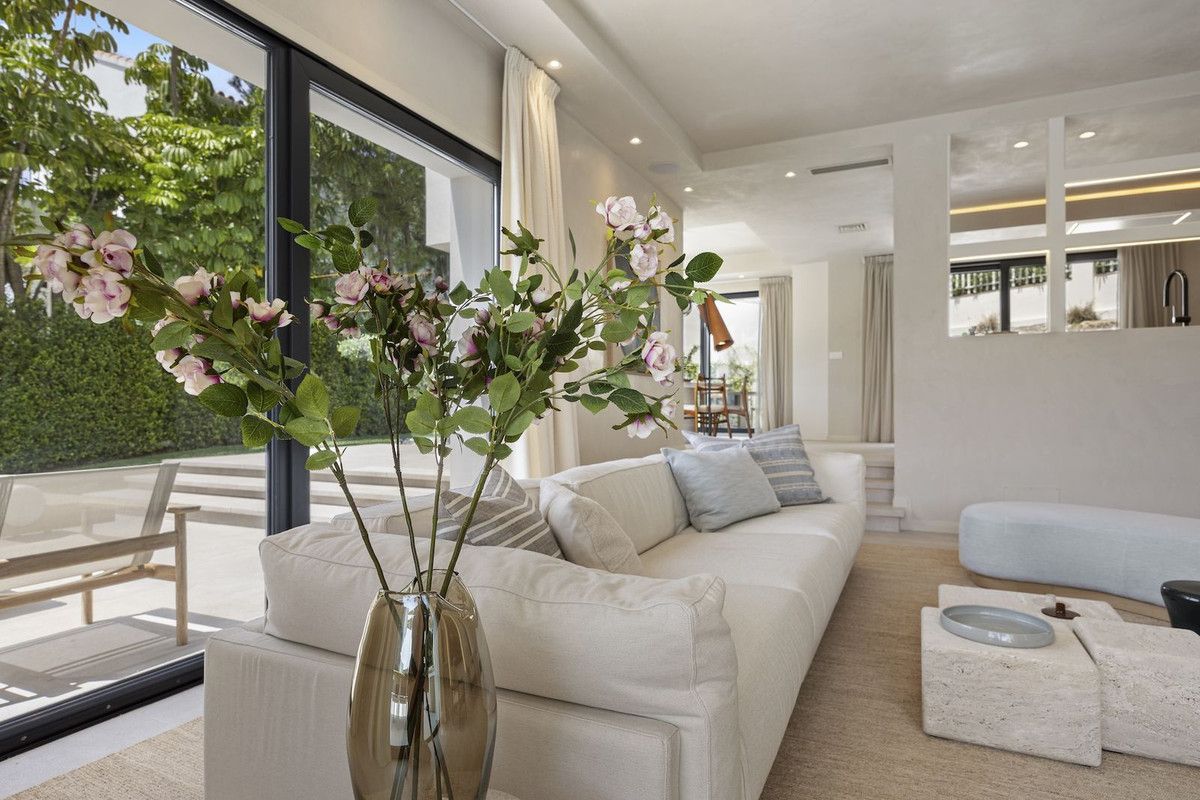 Detached Villa in Atalaya, Atalaya, 8/12