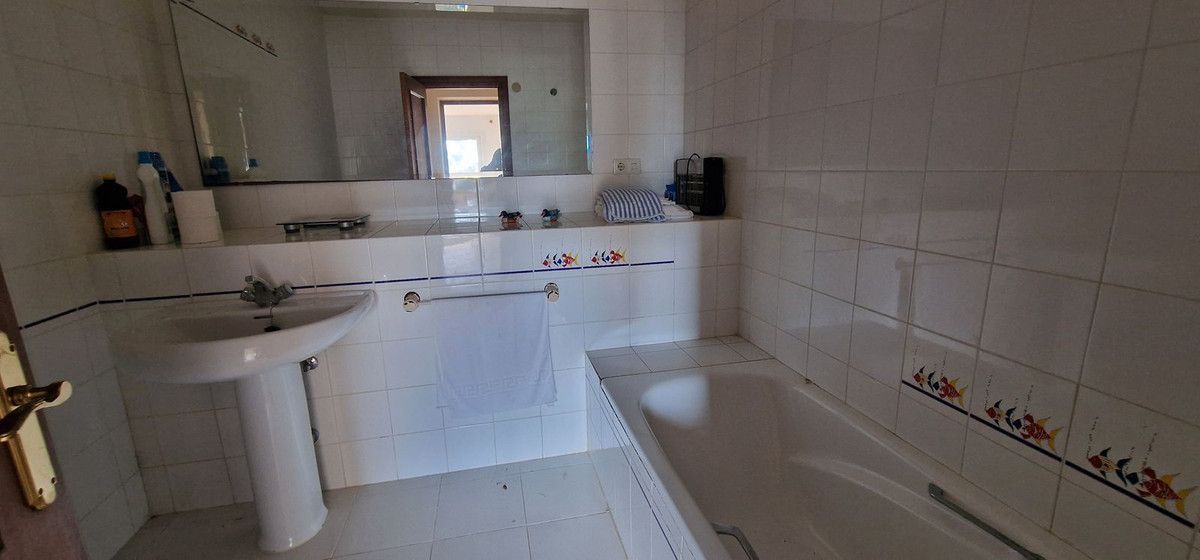 Detached Villa in Manilva, Manilva, 9/12