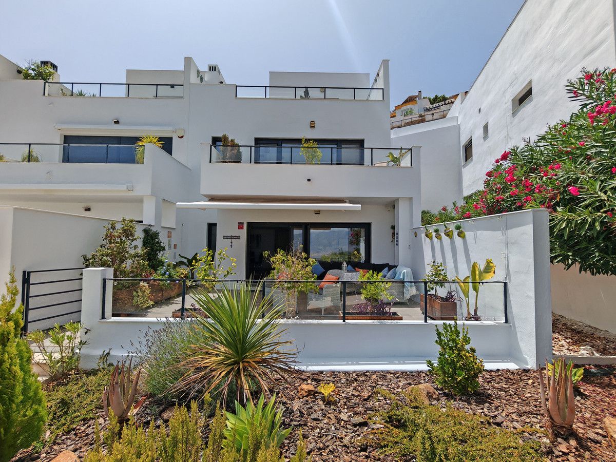 Townhouse in La Mairena, La Mairena, 10/12