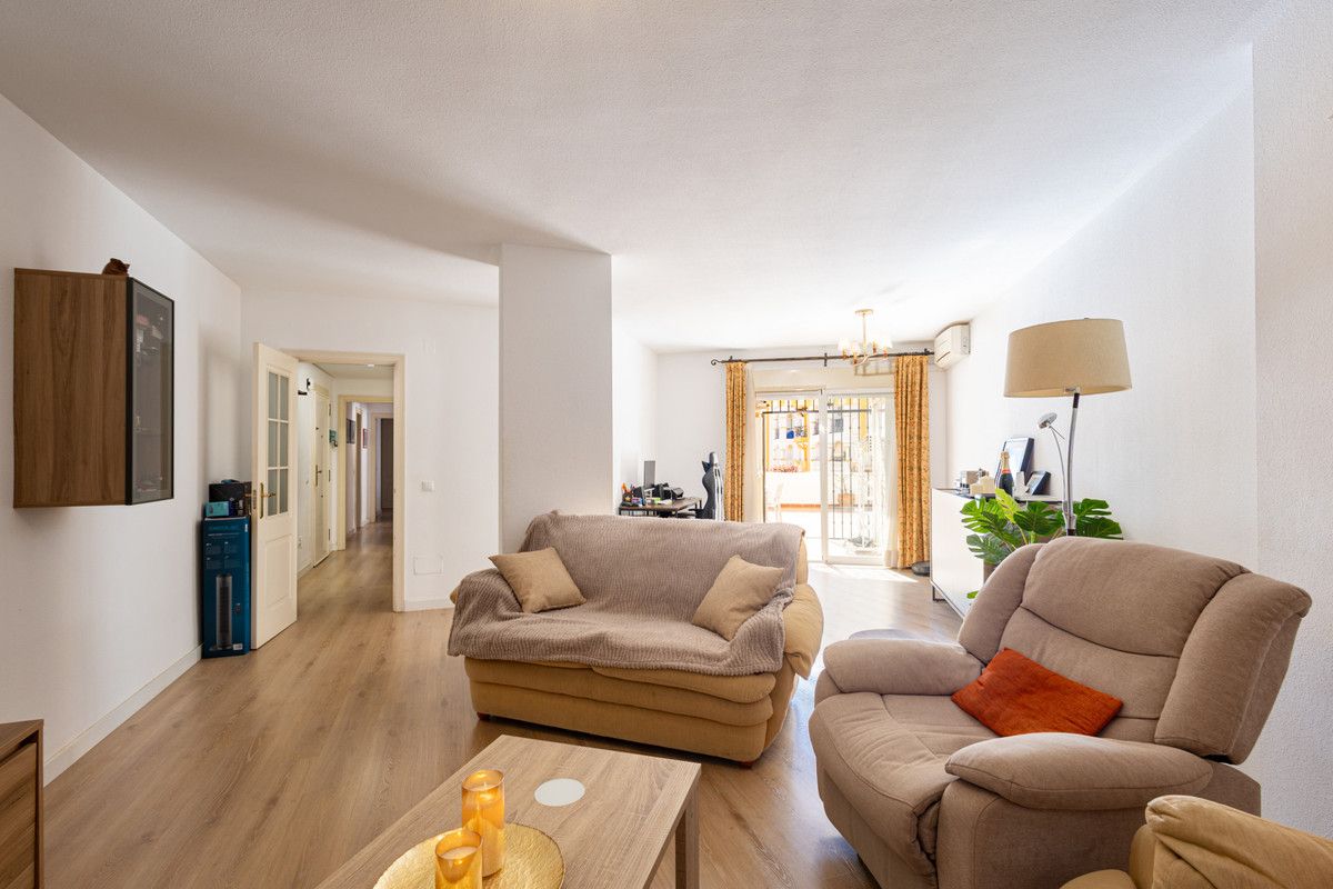 Middle Floor Apartment in Marbella, Marbella, 3/12