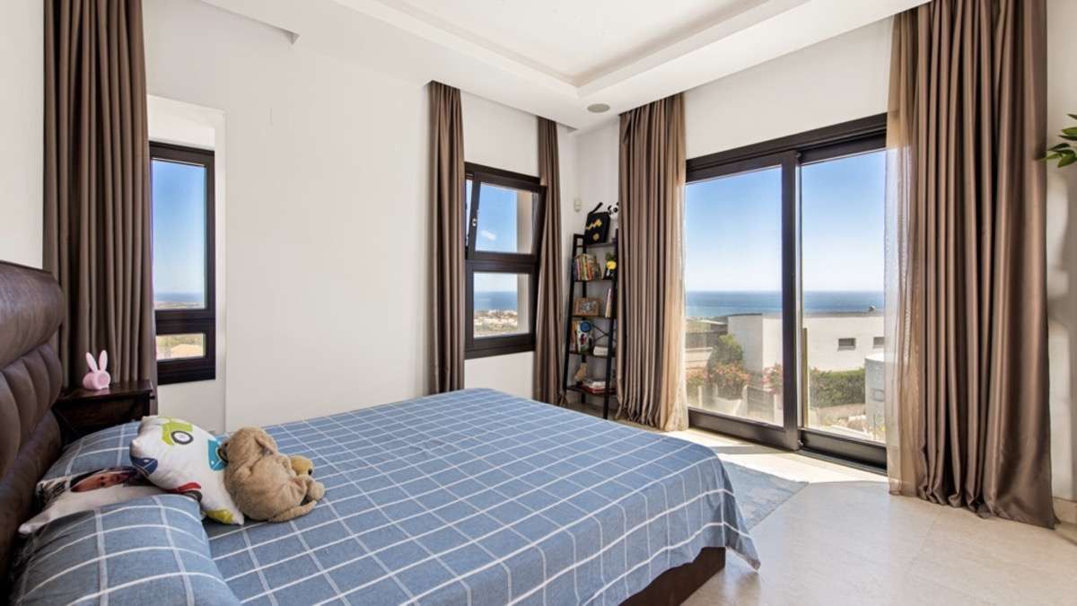Villa in Marbella, Marbella, 10/12