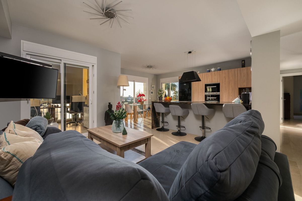 Appartement à l'étage moyen à Benahavís, Benahavís, 2/12