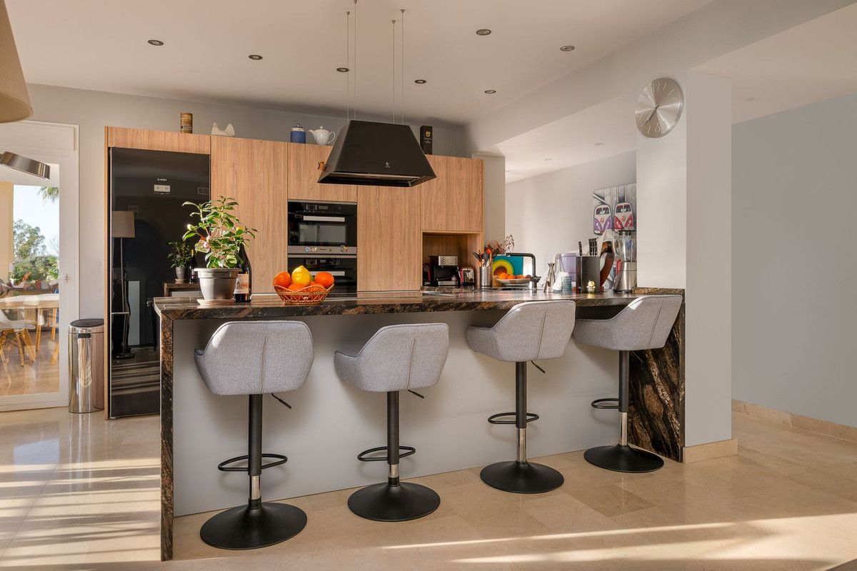 Appartement à l'étage moyen à Benahavís, Benahavís, 5/12