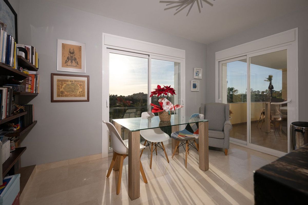 Appartement à l'étage moyen à Benahavís, Benahavís, 6/12