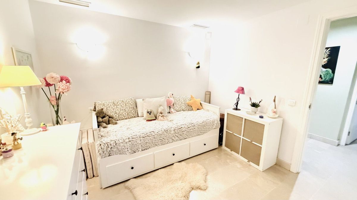 Ground Floor Apartment in Elviria, Elviria, 12/12