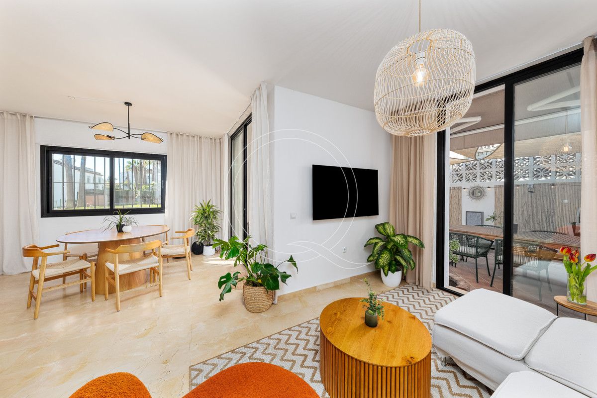 Semi-Detached House in Estepona, Estepona, 4/12