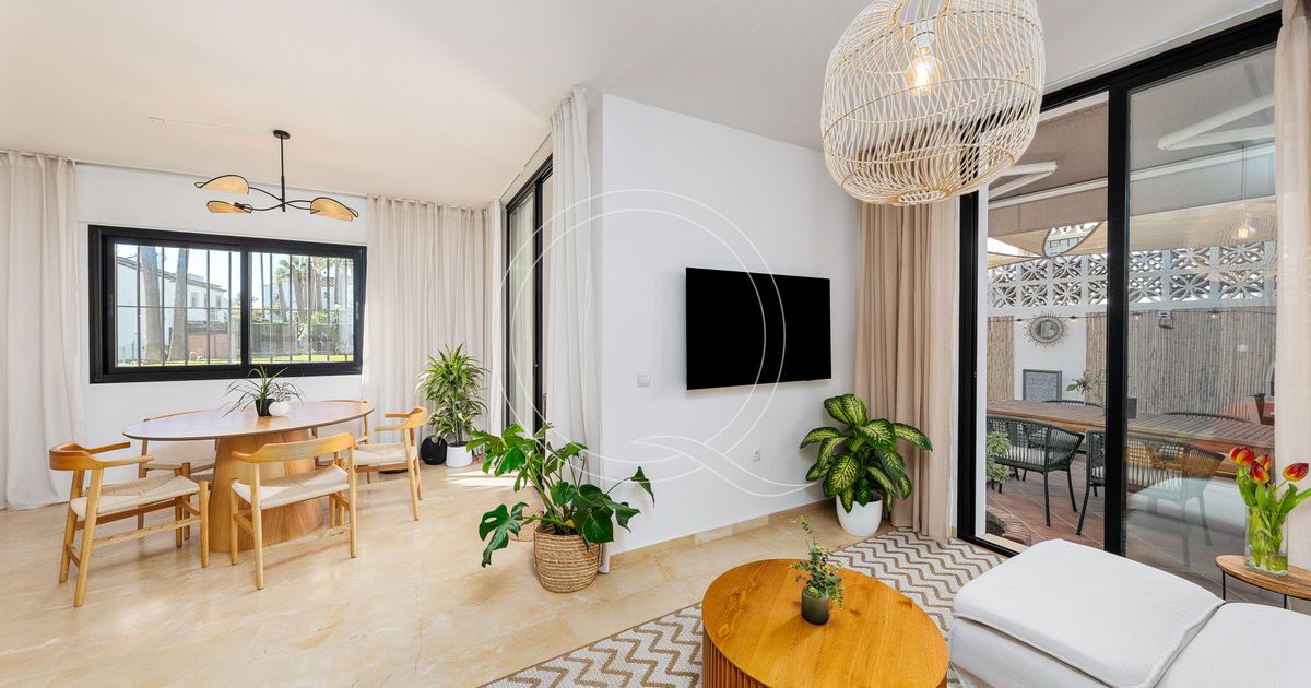 Semi-Detached House in Estepona, Estepona, 4/12