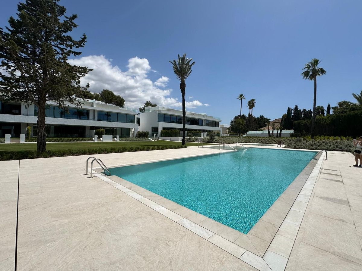 Maison Jumelée à Nueva Andalucía, Nueva Andalucía, 1/12