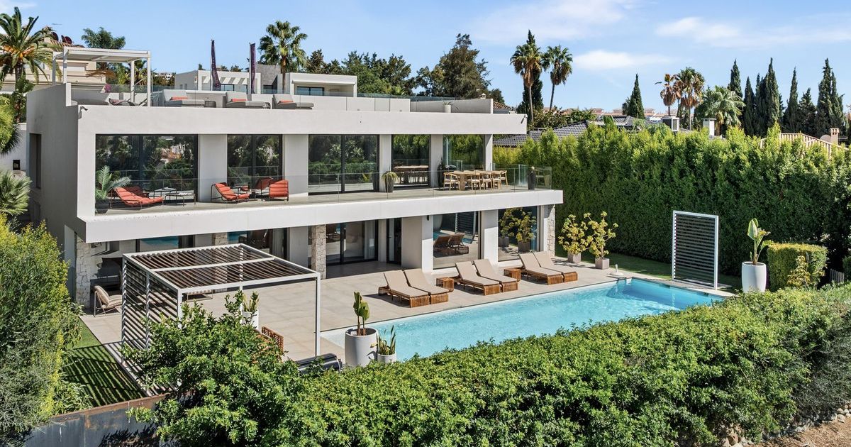 Detached Villa in Nueva Andalucía, Nueva Andalucía, 1/12