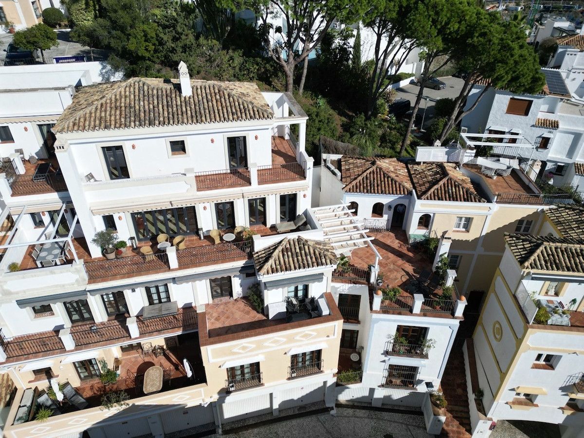Townhouse in La Heredia, La Heredia, 11/12