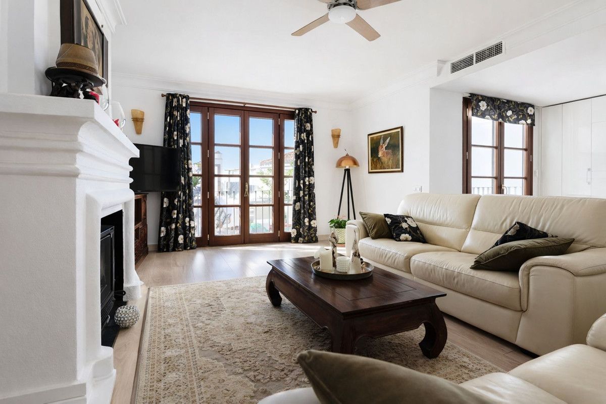 Townhouse in La Heredia, La Heredia, 5/12