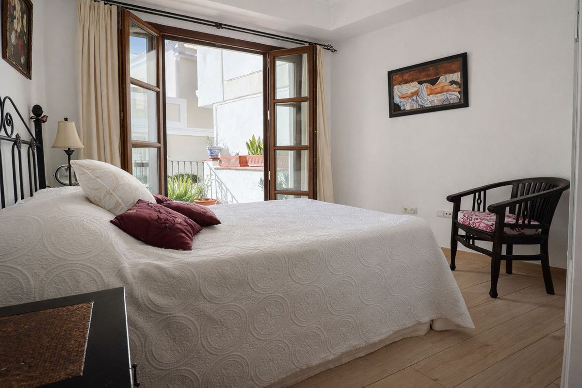 Townhouse in La Heredia, La Heredia, 8/12